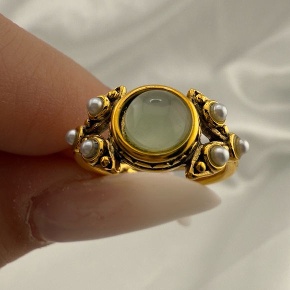 Vintage Gold color green rhinestone and Pearl adjustable Ring - Picture 5 of 5